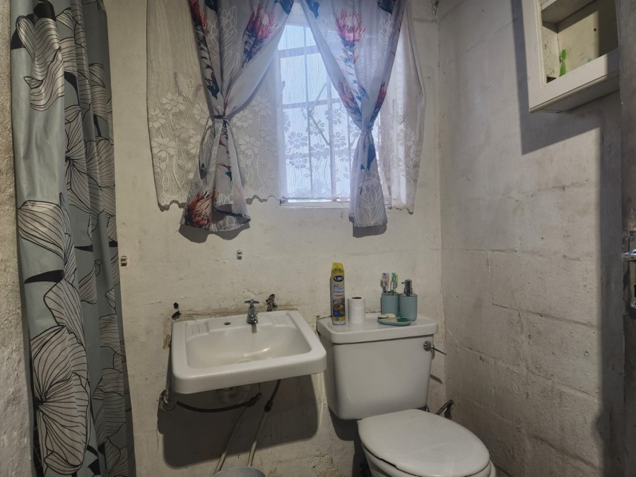 2 Bedroom Property for Sale in Pacaltsdorp Western Cape